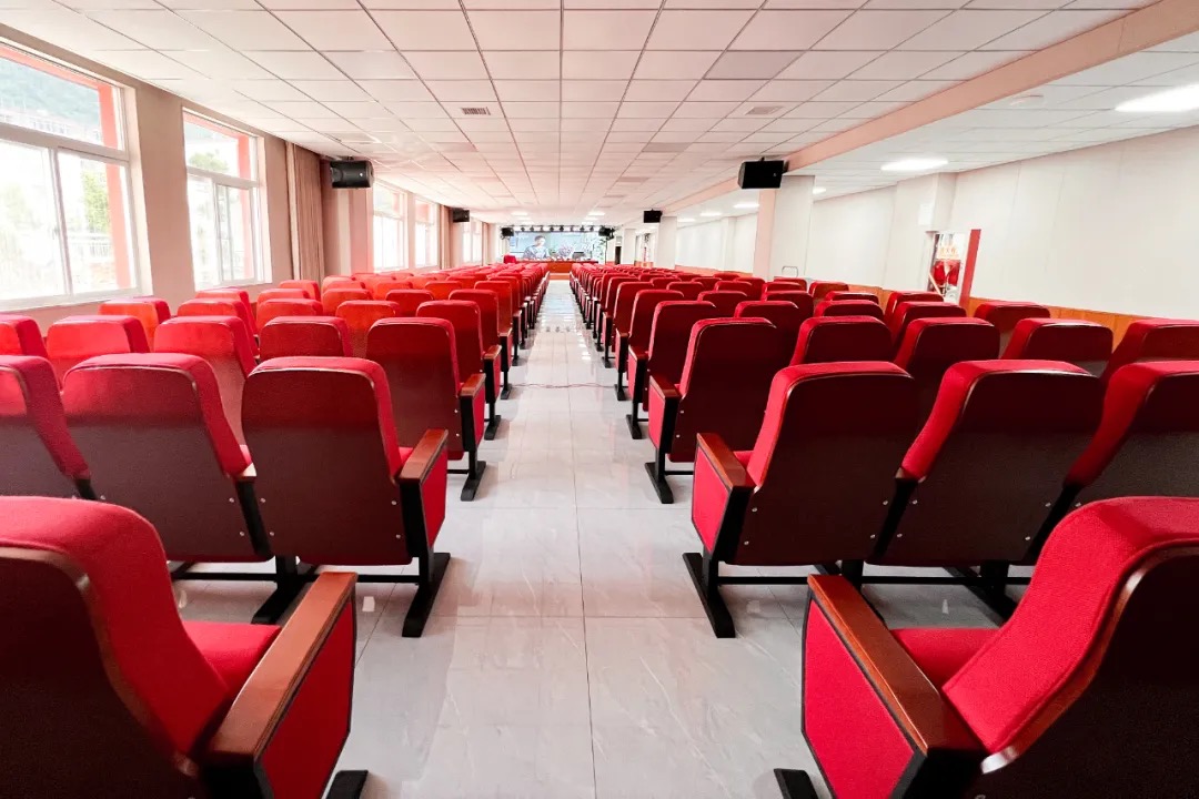 aapoker官网进驻镇安县慧源学校，为教育注入声音的力量